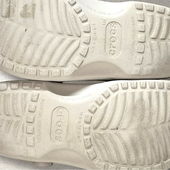 Crocs Classic White Unisex Clogs Shoes W/ Hello Kitty Jibbitz - Picture 8 of 8